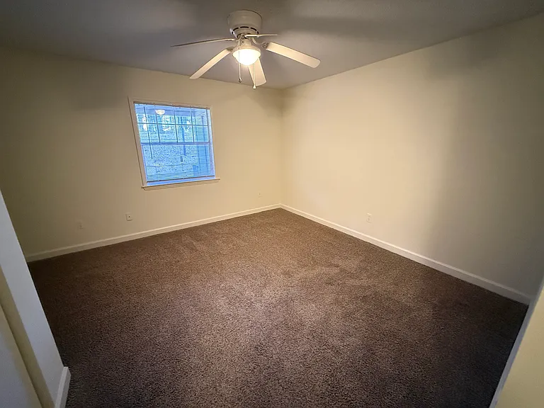 Avery Close Condominiums — Photo 16