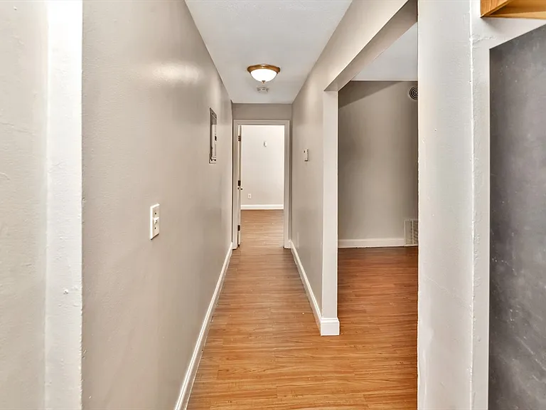9 Esmond St #6 — Photo 4