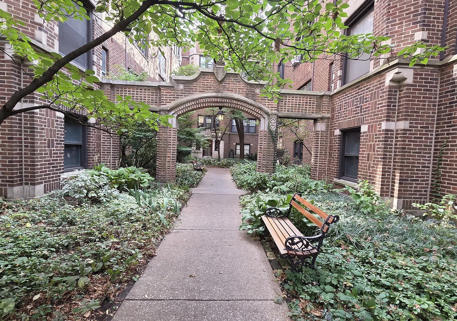 2 bed, $1,950 — Photo 1