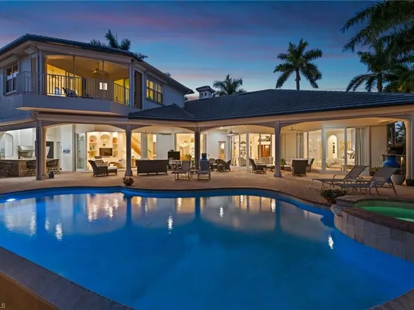 8812 Muirfield DR, NAPLES, FL 34109