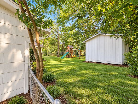2nd image of 1337 Winterview Dr