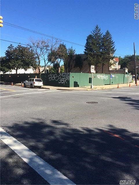 2nd image of 6905 Ditmars Blvd