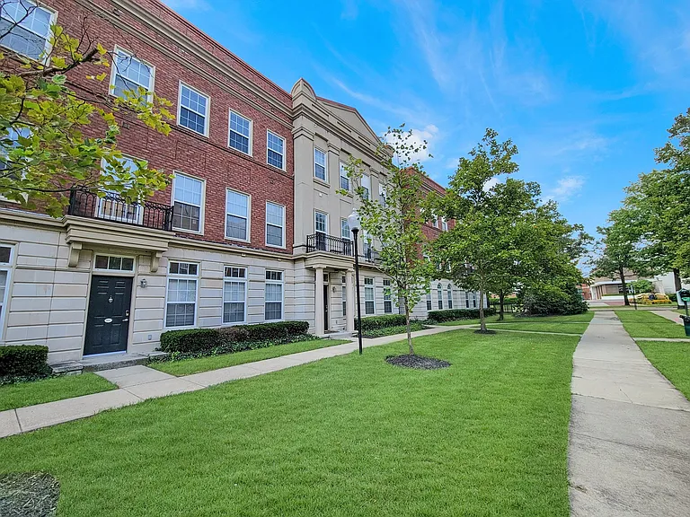 Easton Commons Apartments and Townhomes — Photo 33