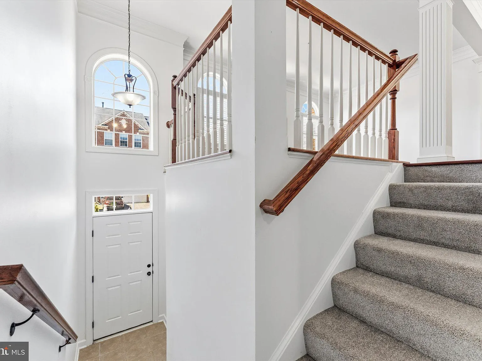 3 bed, 4.0 bath, 2601 sqft, $3,350 — Photo 3