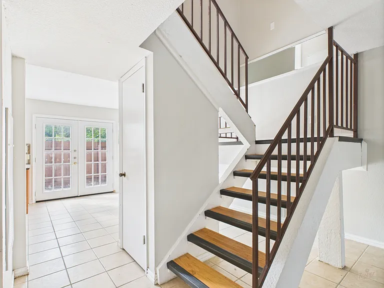 9520 Quail Village Ln — Photo 8