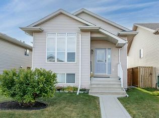 23 N Hunter Rd, Sylvan Lake, AB T4S2L6