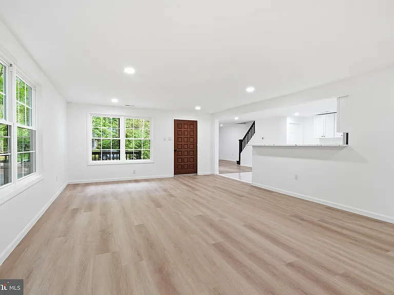 227 W Ferry Rd — Photo 16