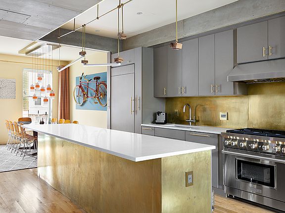 3rd image of 512 Lorimer St #Townhouse 1