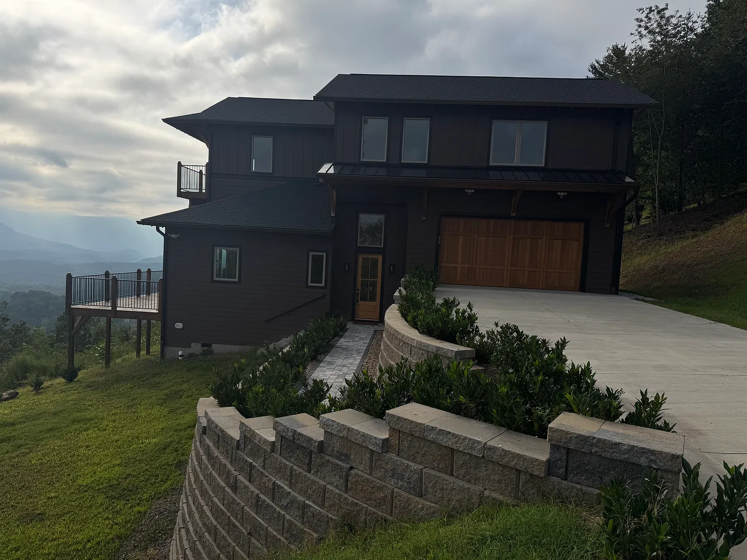 3 bed, 3.5 bath, 2980 sqft, $3,200 — Photo 2