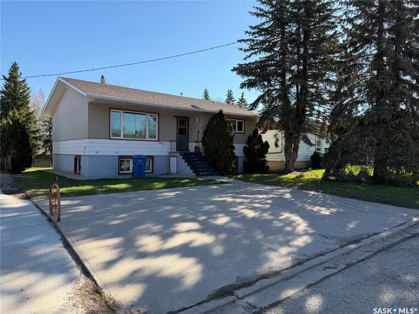 206 Burns Avenue W, Melfort, SK S0E 1A0