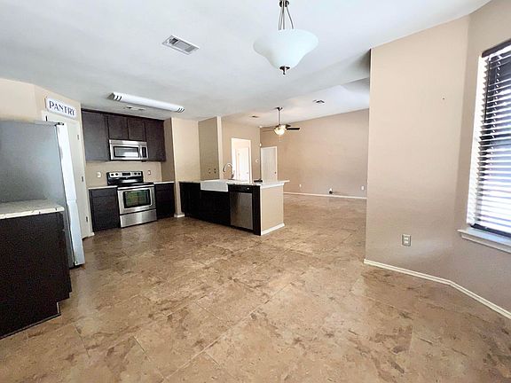 3rd image of 2907 Wesley Dr