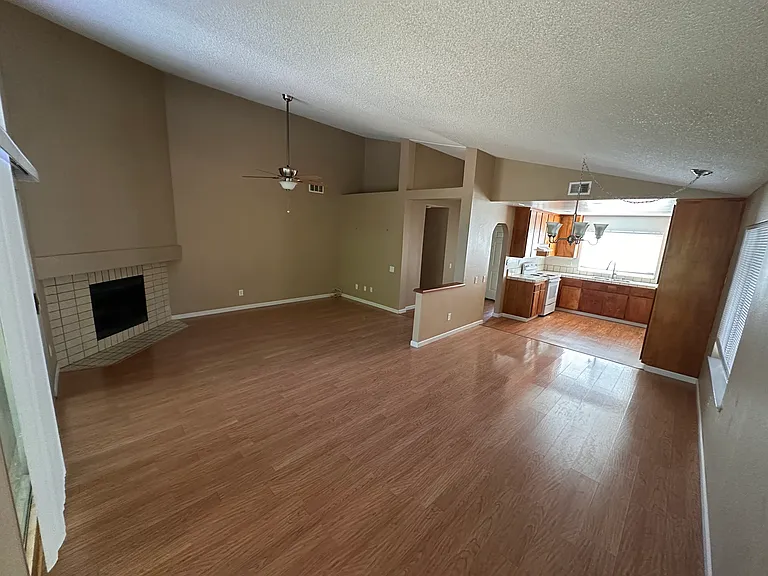 1392 Foxboro Way — Photo 15
