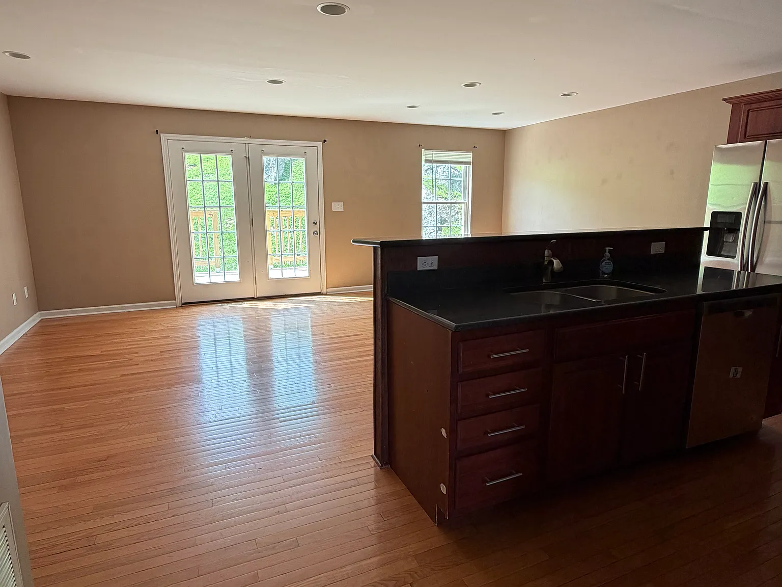 3 bed, 2.5 bath, $1,600 — Photo 2