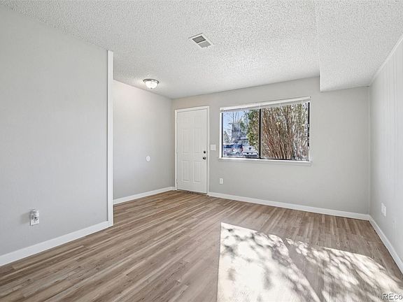 5th image of 904 Excalibur Street