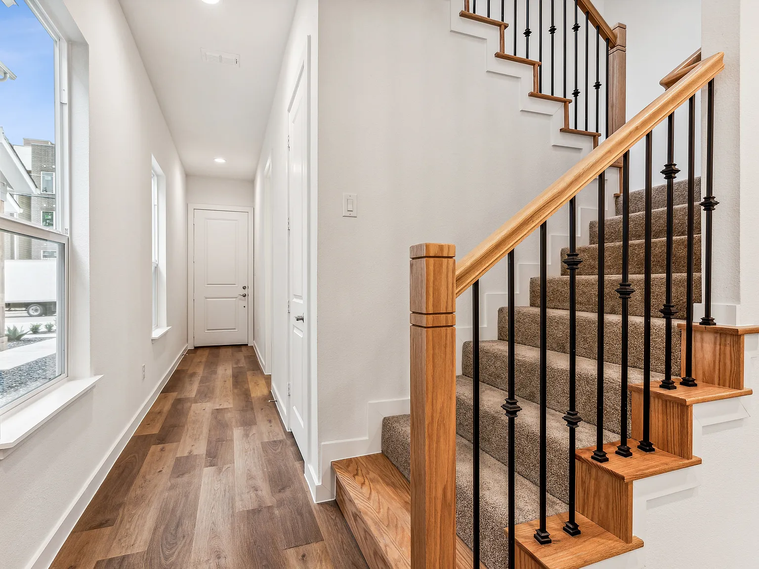 3 bed, 3.5 bath, 2372 sqft, $3,250 — Photo 3