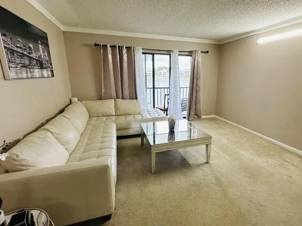 1110 Green Pine Blvd APT B2, West Palm Beach, FL 33409