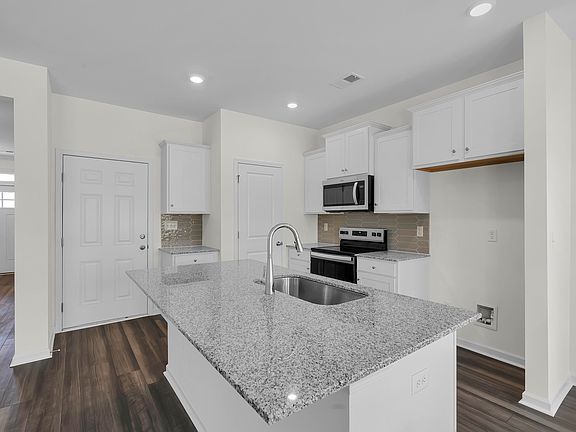 3rd image of 835 Brisbane Ct