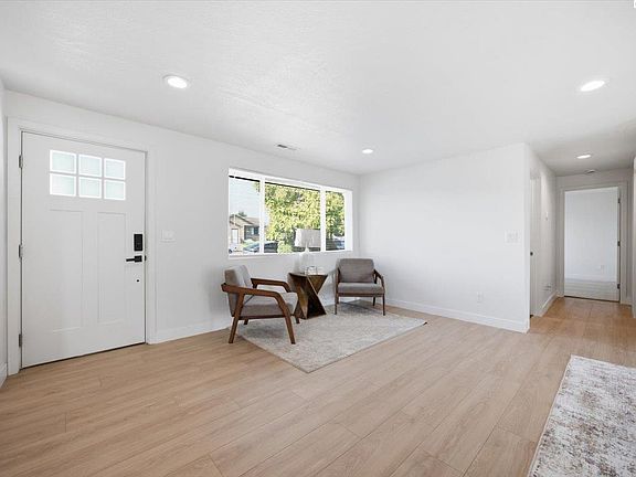 4th image of 936 W Leola St