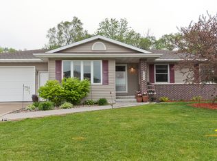 2819 Navajo Ave SW, Cedar Rapids, IA 52404