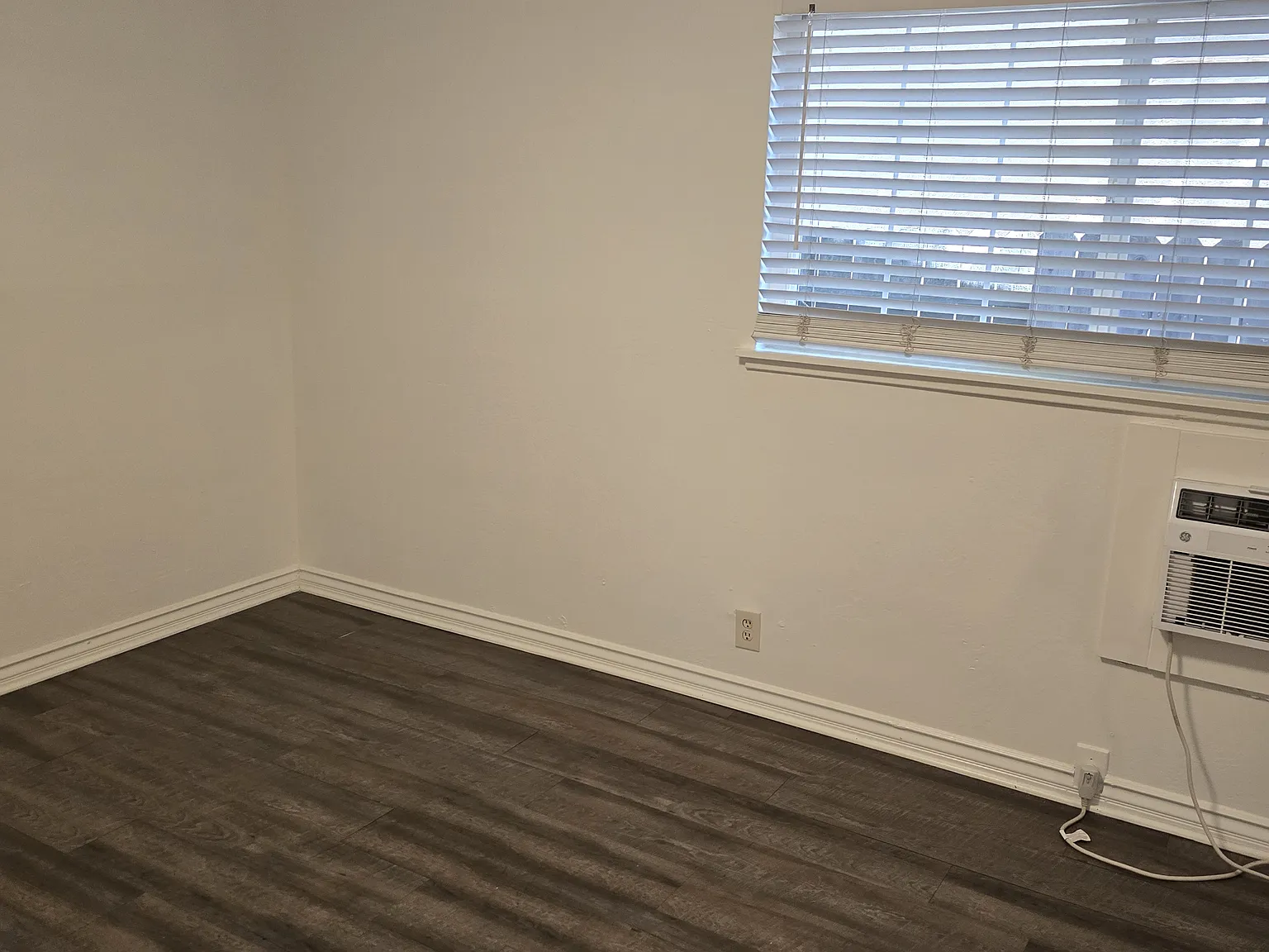 2 bed, 850 sqft, $1,995 — Photo 3