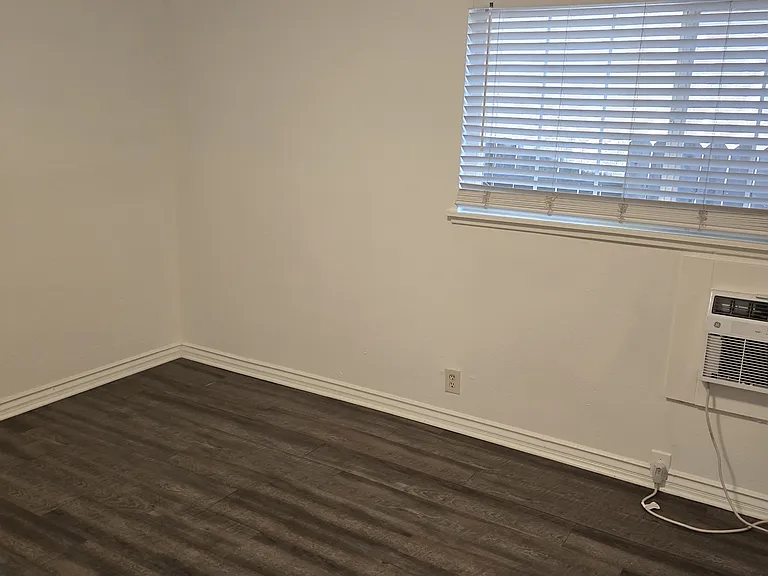 2405 F St #4 — Photo 3