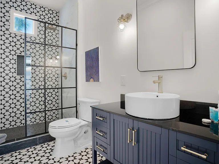 Full bathroom on main level