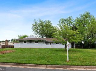 1032 S Ironwood Rd, Sterling, VA 20164