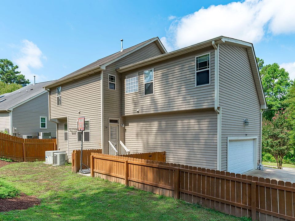 2nd image of 3204 Plaza Pl