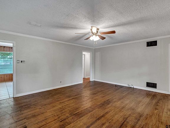 4th image of 503 E Main St