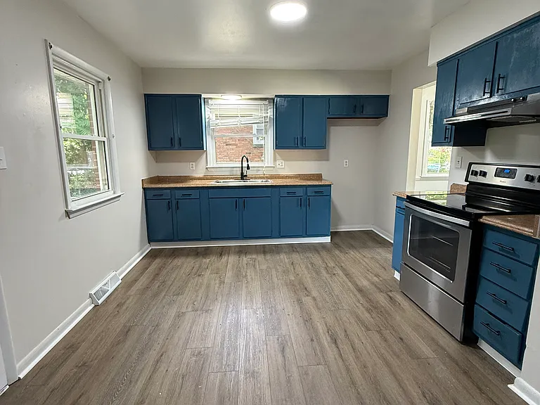 892 Honeysuckle Rd — Photo 9