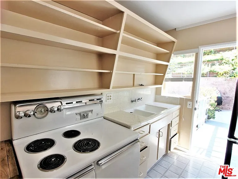 380 Pershing Dr — Photo 11