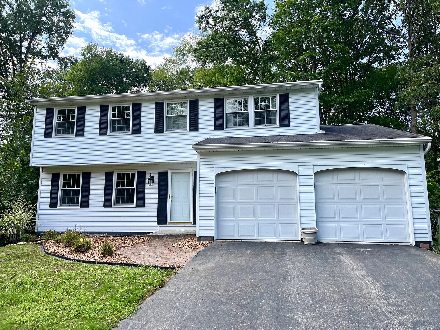 7677 Raglan Dr NE photo 1