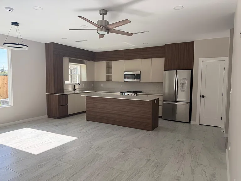 2222 Corales St #1 — Photo 4