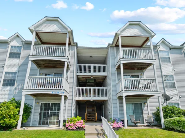 One Bedroom Signature Style Apartment Walk-In Level, 608 Wildflower Dr, Wilkes Barre, PA 18702