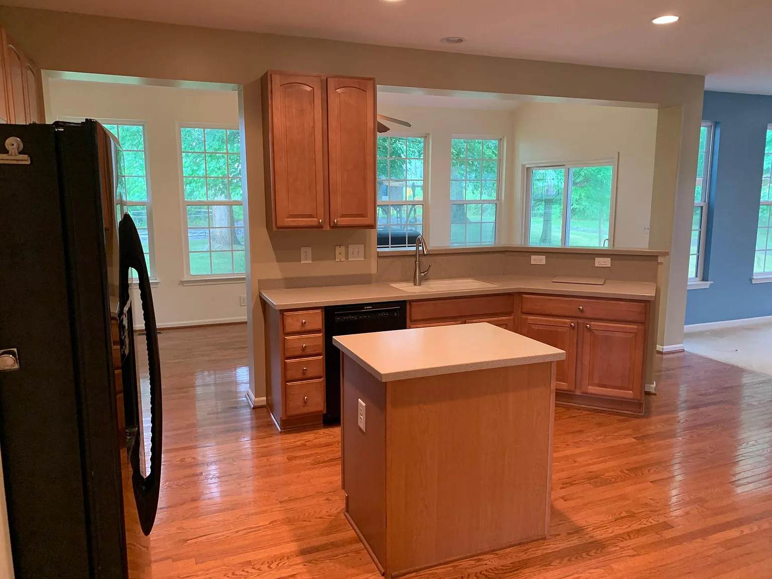 4 bed, 3.5 bath, 2760 sqft, $2,700 — Photo 4