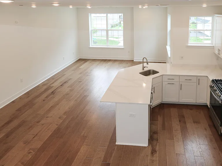71 Veterans Way — Photo 4