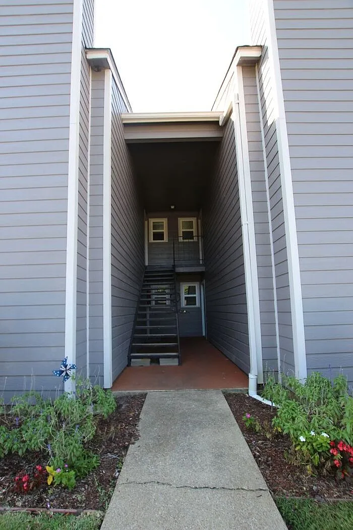 1 bed, 1.0 bath, 670 sqft, $975 — Photo 3