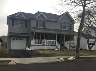84 South Dr, Rochelle Park, NJ 07662