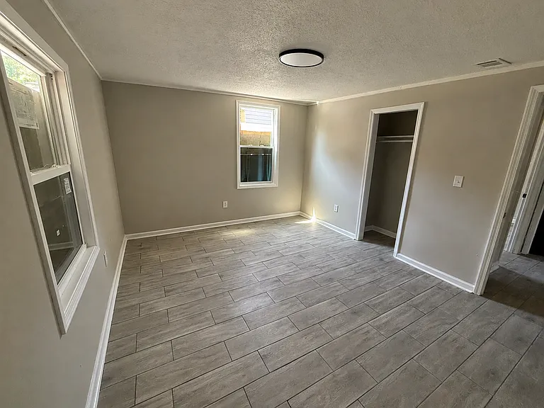 1307 Sample St — Photo 8