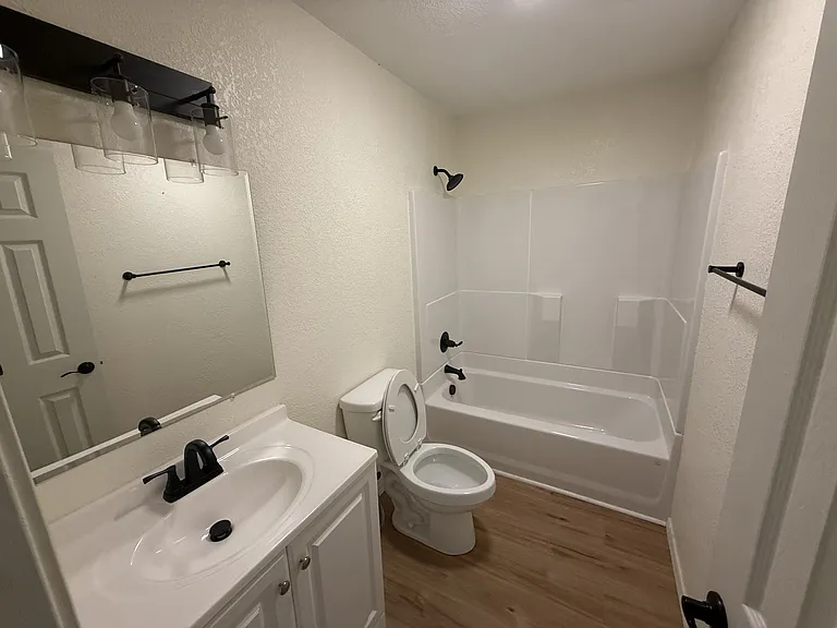 1002 S Highland St — Photo 5