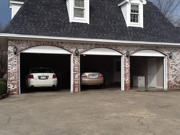2nd image of 125 Woodberry Ct