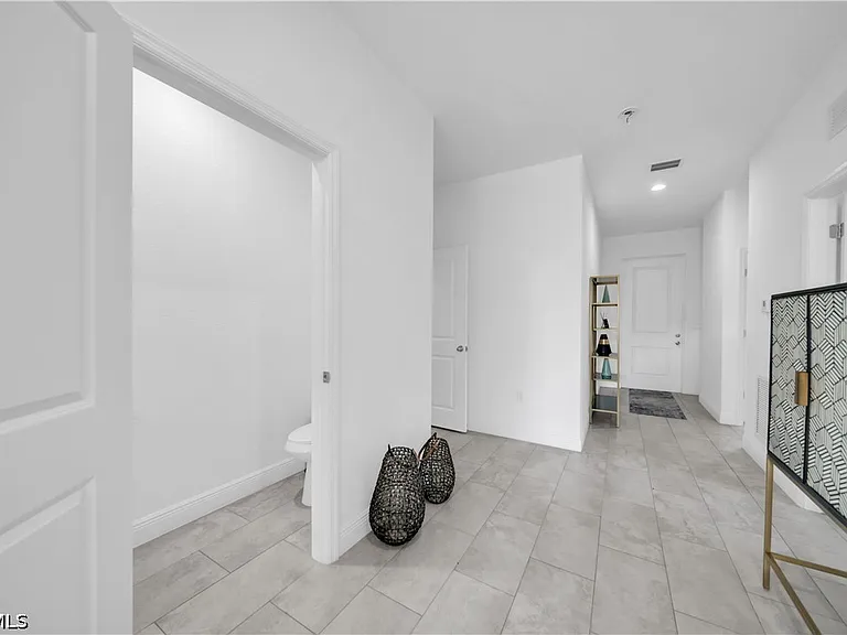 1064 Calumet Rd — Photo 20