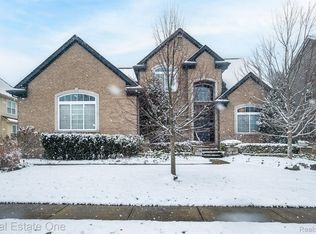 5292 Vineyard St, Commerce Township, MI 48382