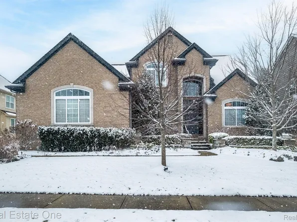 5292 Vineyard St, Commerce Township, MI 48382