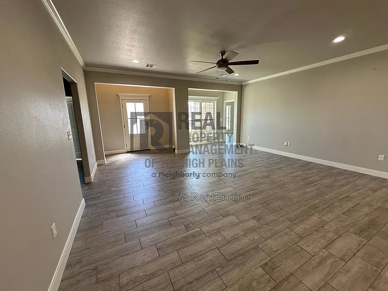 7604 Crestline Dr — Photo 3