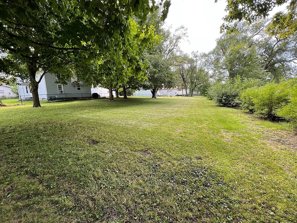 2nd image of 404 E Benton St