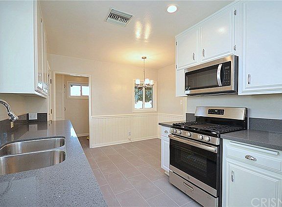 5th image of 825 Uclan Dr