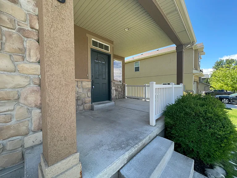 466 E Apple Grove Ln — Photo 3