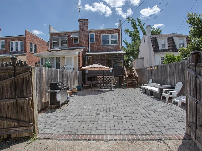 821 Tewkesbury Pl NW — Photo 42