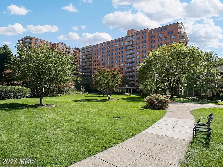 4201 Cathedral Ave NW #502W — Photo 1